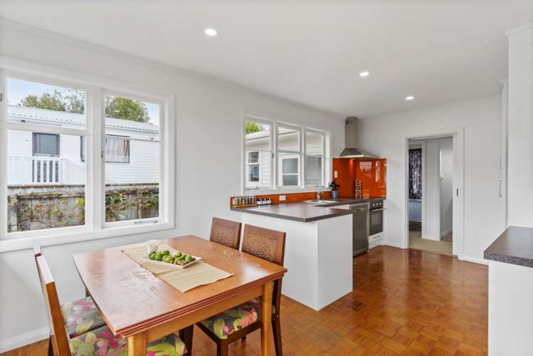 2/212 Moore Street Howick_14