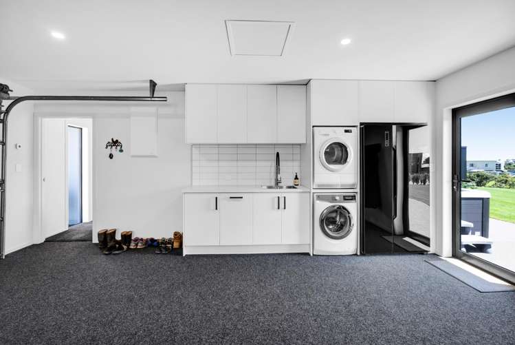 90 Peters Road Egmont Village_32