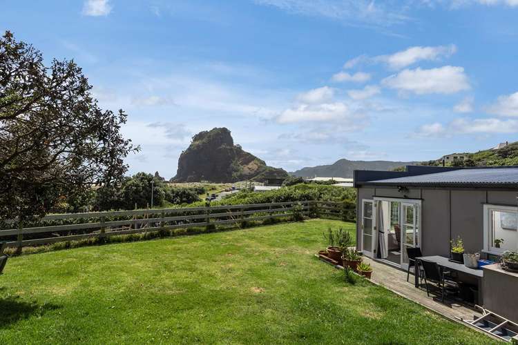 60 Beach Valley Road Piha_19