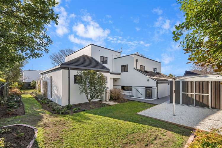 9 Travis Country Drive Burwood_33