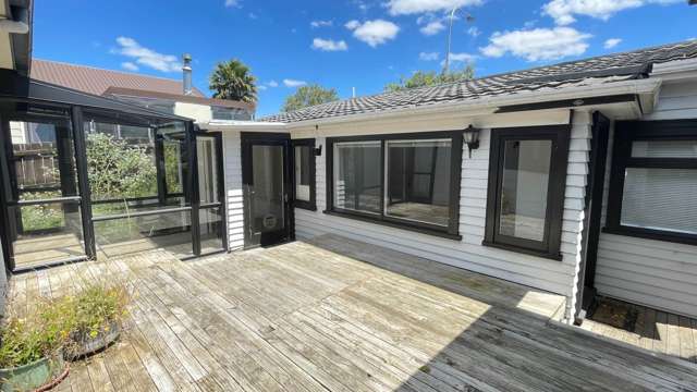 Spacious Family Home in Manurewa - Perfect for...