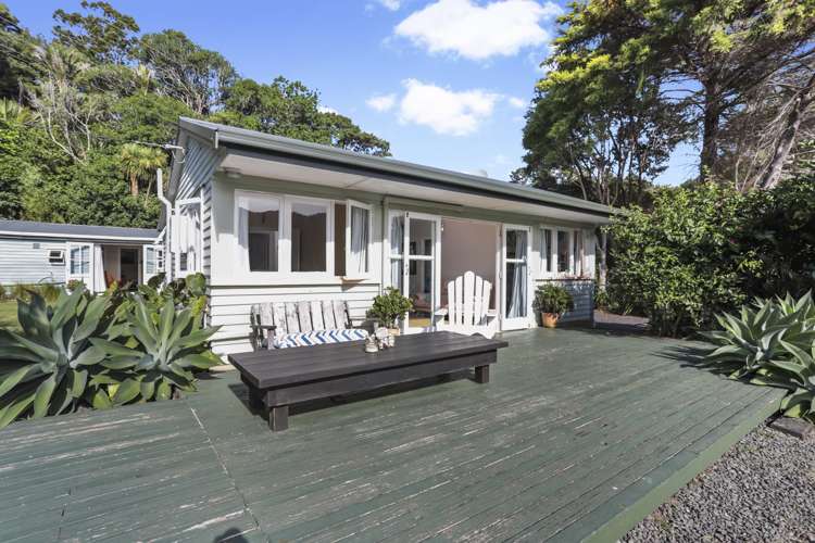1200 Huia Road Huia_7