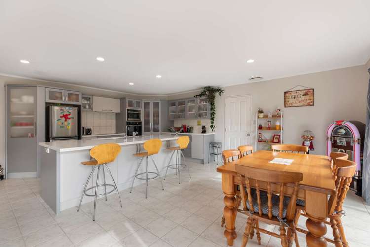 8 Awaroa Stream Drive Waiuku_6