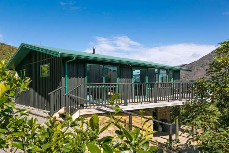 215 Queen Charlotte Drive Havelock_11