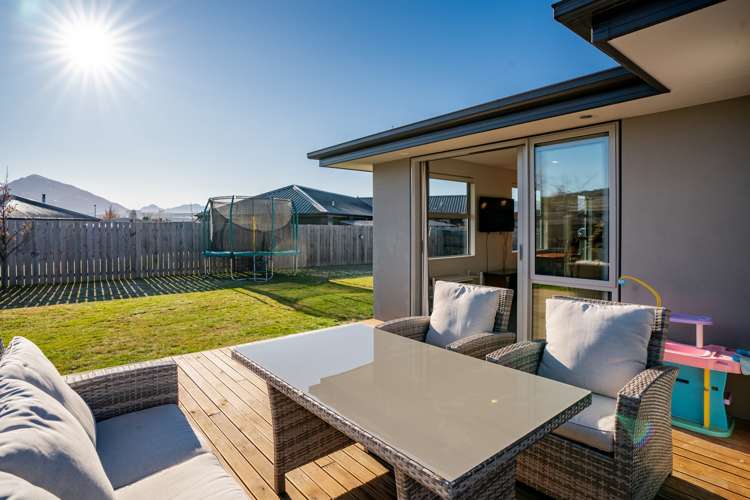 14 Finch Street Albert Town_10