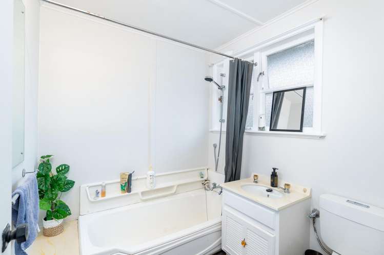 17 Ngata Grove Trentham_11