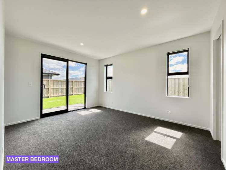 86 Monarch Drive 11103_7