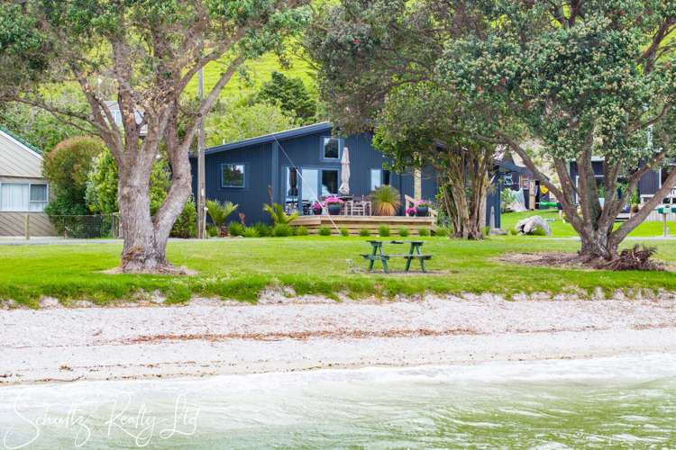 6 The Strand Whakapirau_27