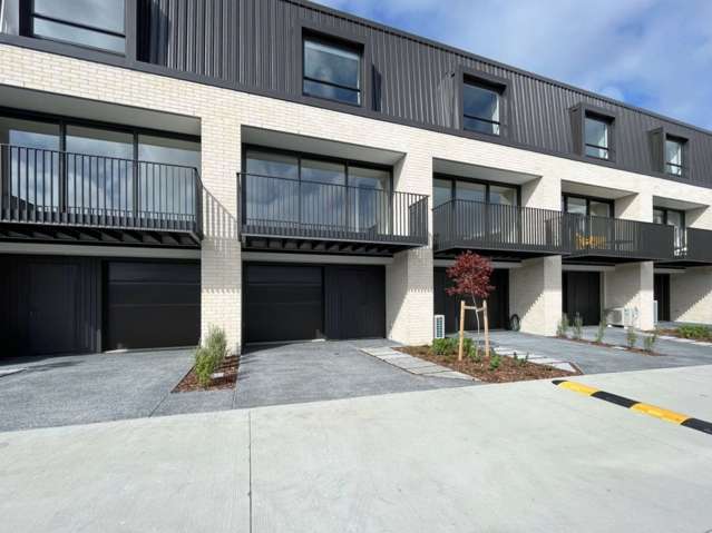 Stylish Three-Bedroom, Three-Bathroom Terrace Home for Rent: Enjoy Luxury Living at 245 Kepa Road