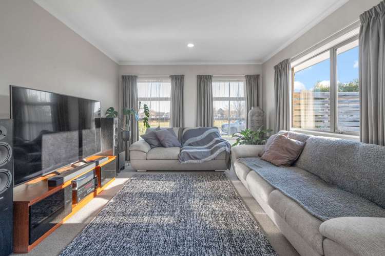 39 Faringdon Boulevard Rolleston_8