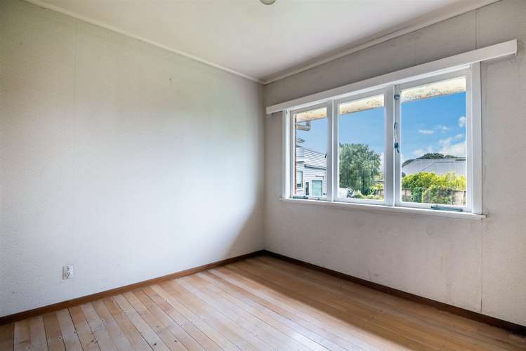 2/300 Lake Road Hauraki_10