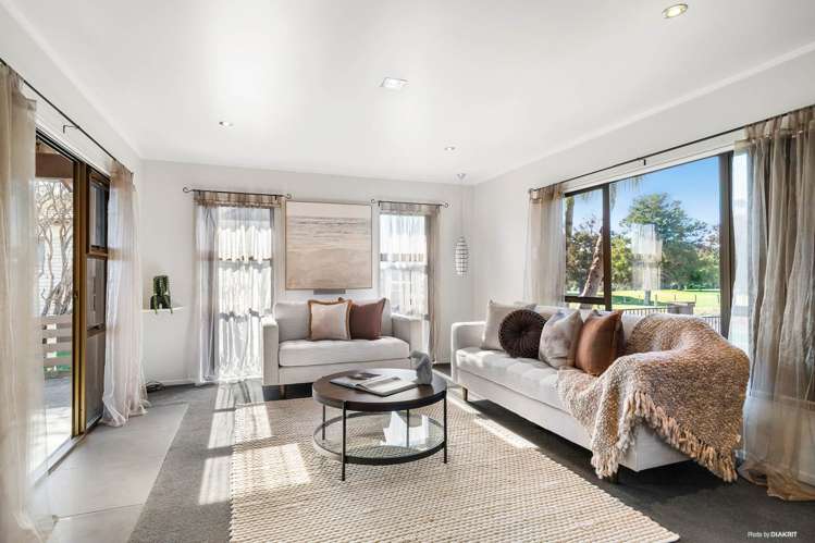 86 Racecourse Road_4
