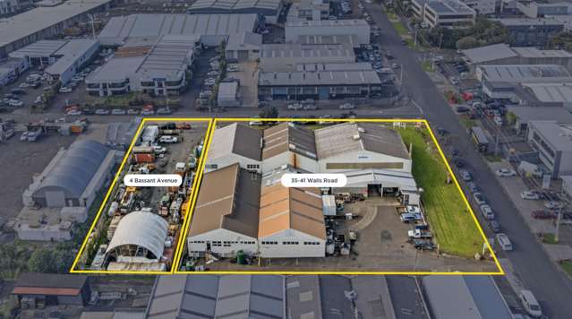Freehold Corner Site In Penrose