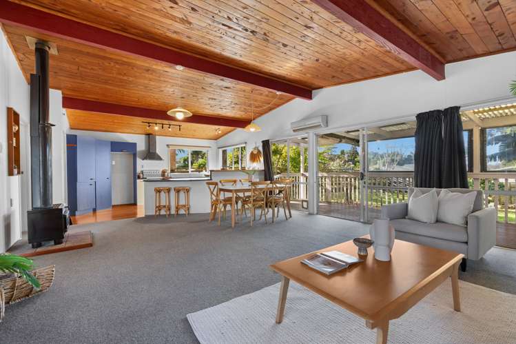 14 Parkland Crescent Te Kamo_13