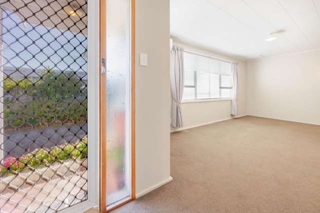2/17 Bowling Road Greenmeadows_1