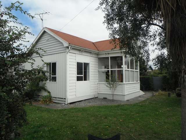 Charming 2BR Home with Garden!