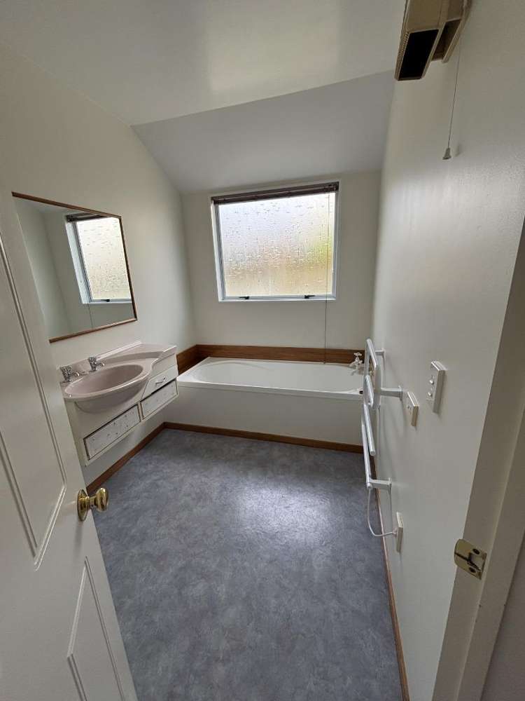 6 Stead Crescent 10816_10