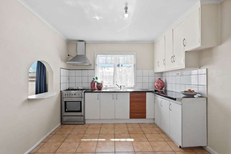 68 Archibald Road Kelston_8
