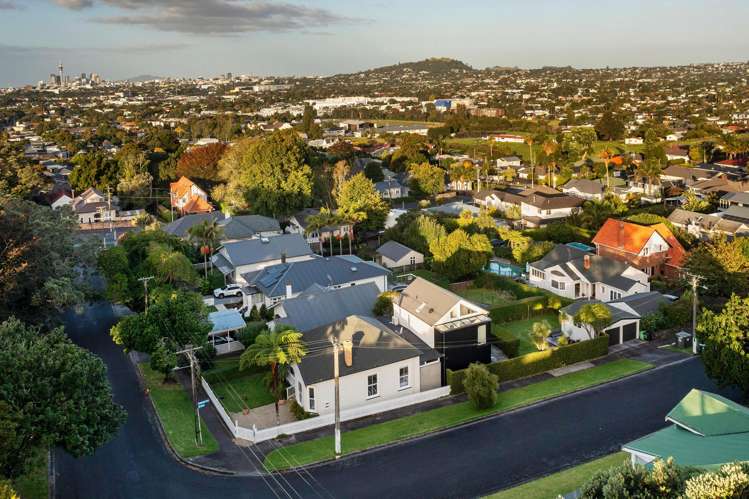 8 Summit Drive Mount Albert_44