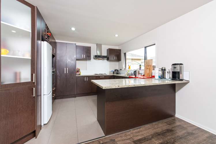 10 Riverglade Parkway Te Atatu South_11