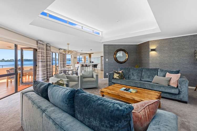 10/2 Sixth Avenue Avenues_5