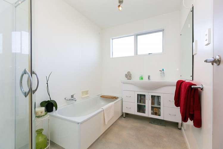 61 Clifton Drive Waitara_10