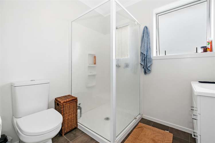 63 Chiefs Court Hamilton East_13