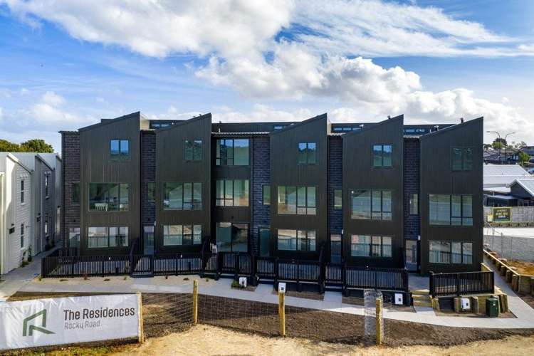 33/17 Rocky Road Huntington_22