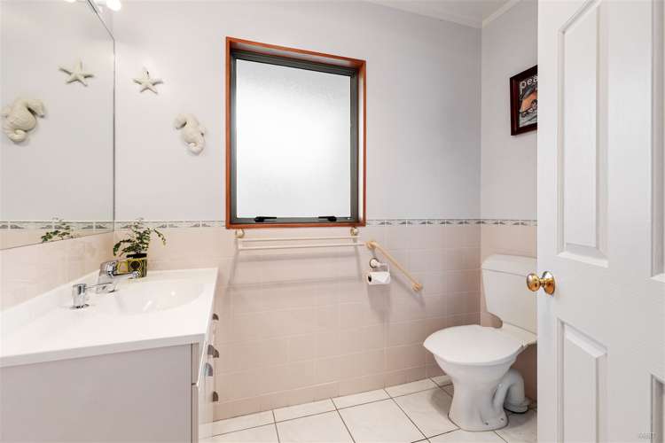 2/62 Spinnaker Drive Te Atatu Peninsula_13