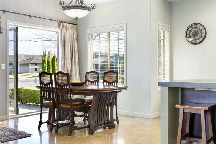 69 Wiltshire Drive Huntington_9