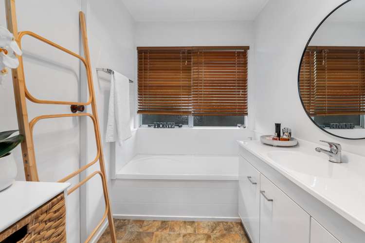 11 Elmslie Place Owhata_12