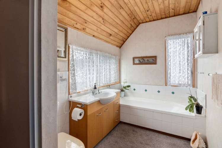 2 Helena Way The Wood_10