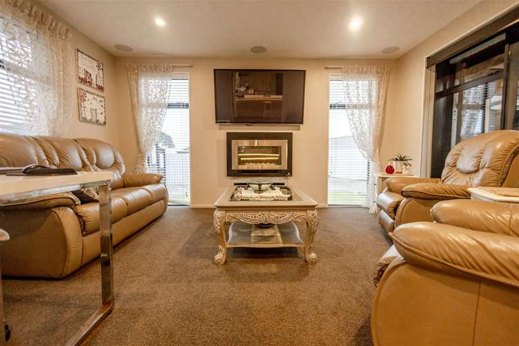 8 Higgins Place Paroa_8