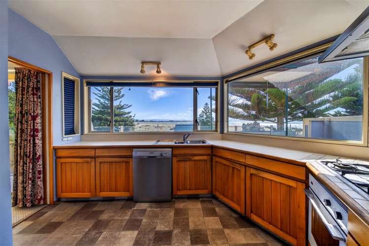 22A & 22B Esplanade Sumner_9