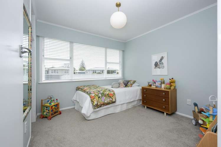 8 Brennan Avenue Te Atatu Peninsula_13