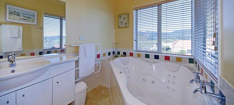 351 Princes Drive Britannia Heights_14