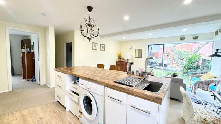 4 Easton Park Parade Glenfield_9