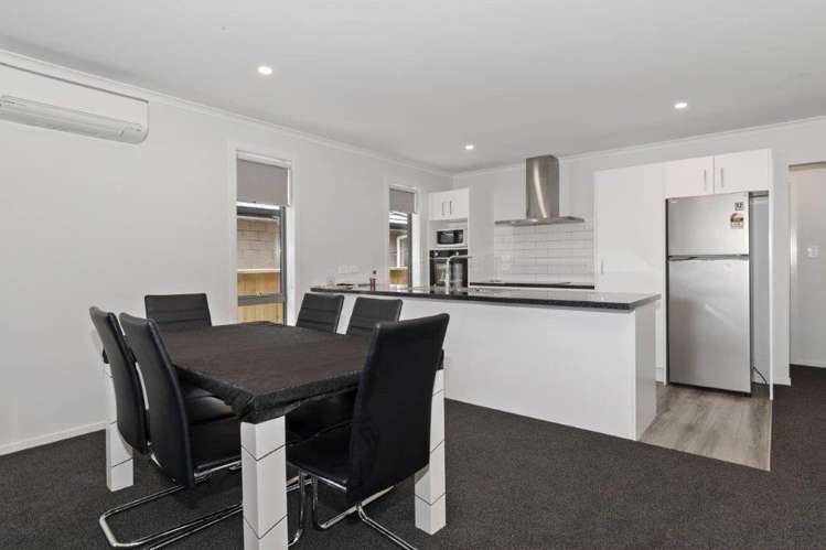 6 Stable Way Brookfield_6