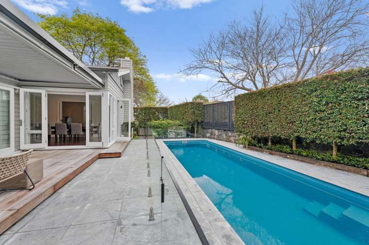 2 Golf Road Epsom_21