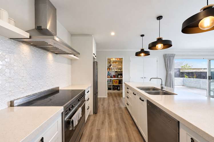 93 Puhirake Crescent Pyes Pa_1