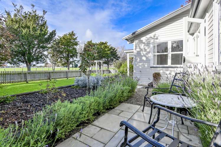 207 Murdoch Road East Akina_24