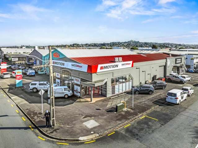 High-Profile Showroom/ Warehouse in Penrose