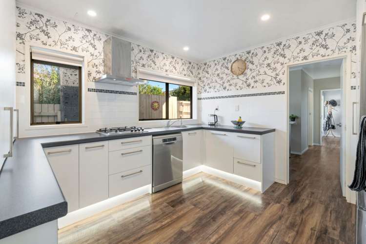 66 Saint Annes Crescent Wattle Downs_7