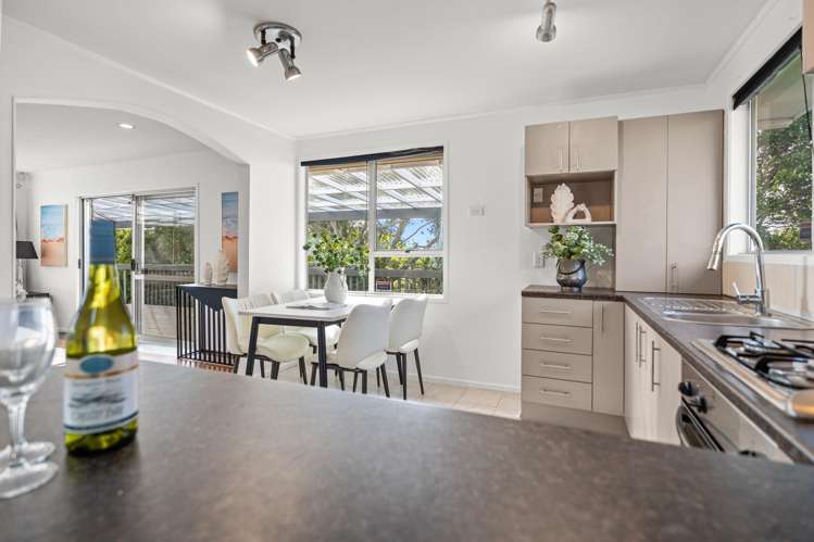 21 Celeste Place Totara Vale_6