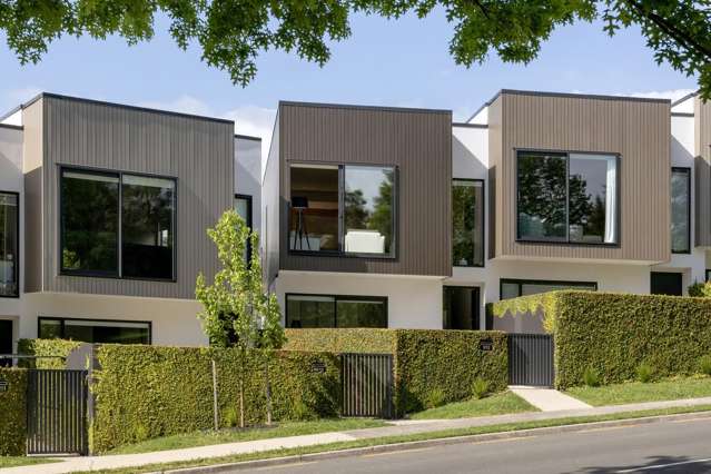 All The Extras on The Rise