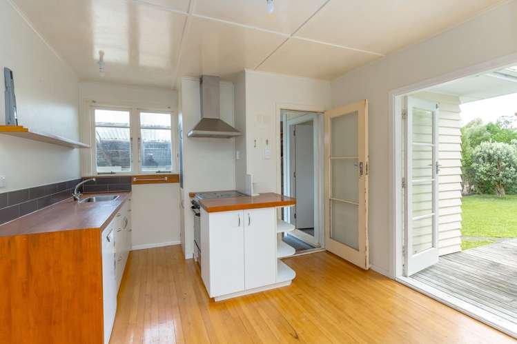 38 Woodward Street East_1