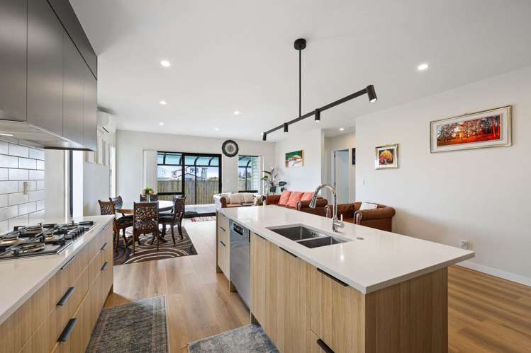 12 Korowhiti Road Clarks Beach_2