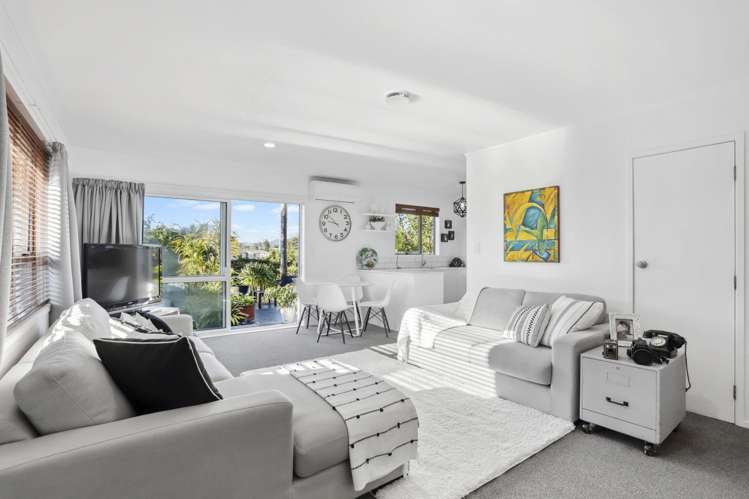 2/102 Seymour Road_1