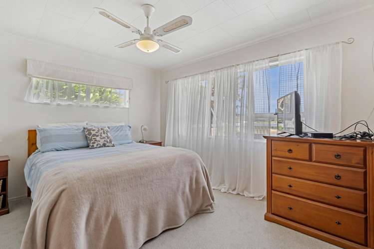 36 Raumati Crescent Onerahi_11