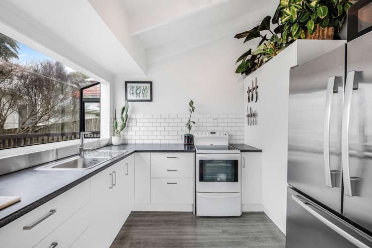 2/69 Trias Road Totara Vale_4